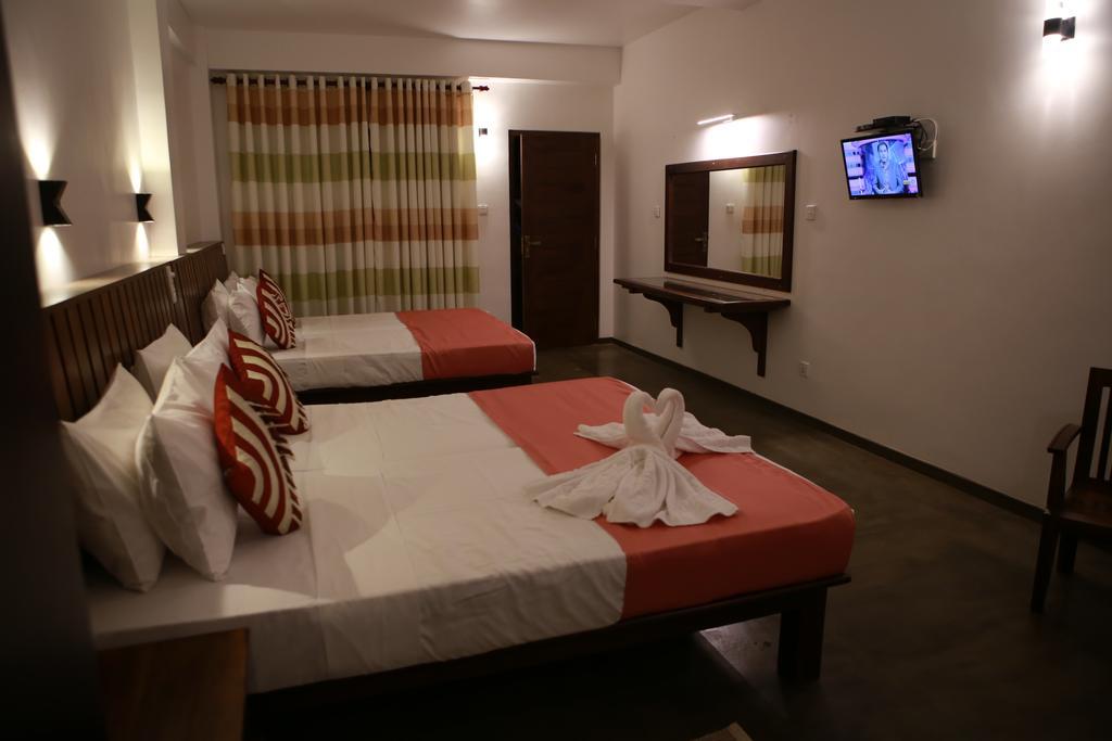 Cozy Sea View Inn Hikkaduwa Exterior photo