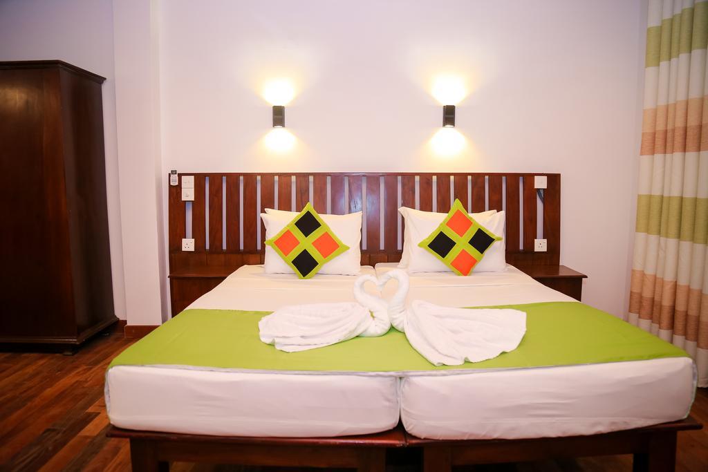 Cozy Sea View Inn Hikkaduwa Exterior photo